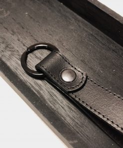 zwart leren maxi sleutelhanger met zwart stiksel en gunmetal ring